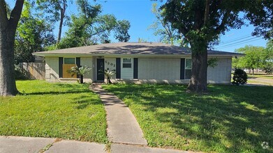 Building Photo - 5502 Chantilly Ln
