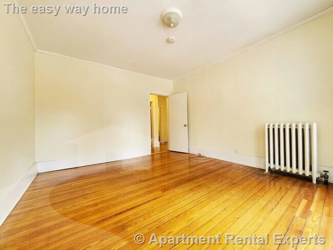 Building Photo - 132.5 Oxford St Unit #2