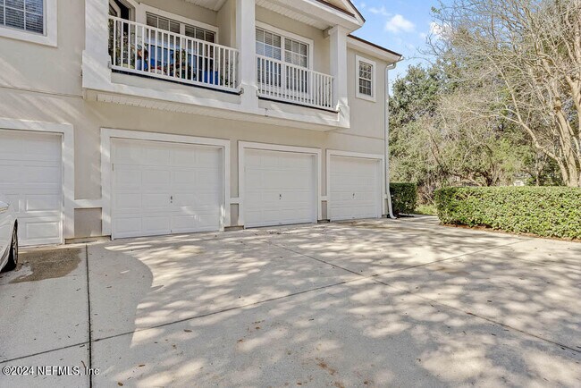 Building Photo - 12423 Forest Lake Cir E