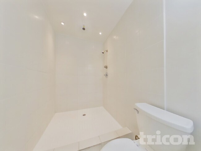 Building Photo - 1726 N Summer Cir