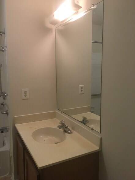 Building Photo - 12187 Chaucer Ln