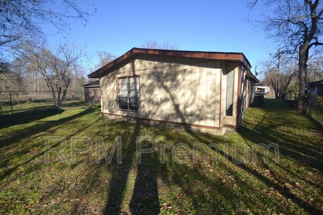 Building Photo - 12369 Palmyra Dr