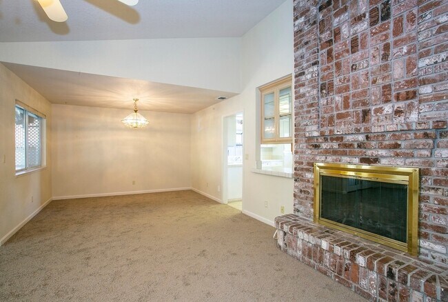 Building Photo - 5809 Lincoln Ave