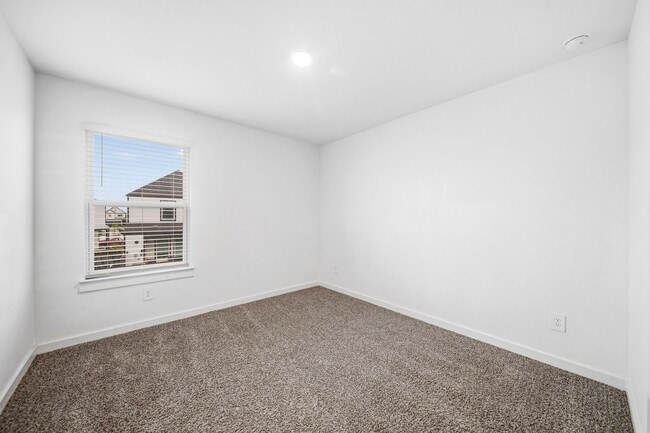 Building Photo - 3014 Skyline Mesa Dr