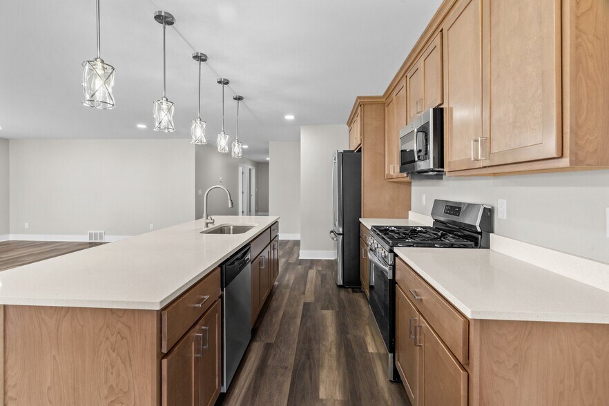 Building Photo - 172 E Gardner St