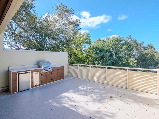 Building Photo - 213 S Moody Ave