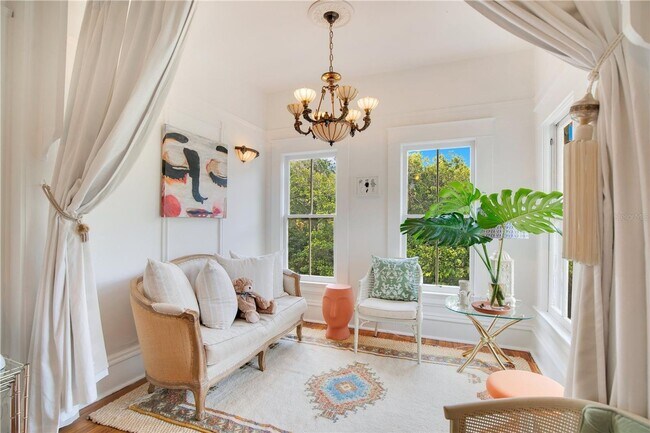 Building Photo - Queen Anne Victorian Estate