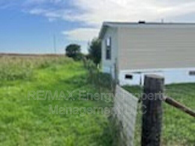 Building Photo - 10896 N Cedar Rd