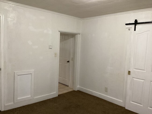 Building Photo - Charming House in the Country