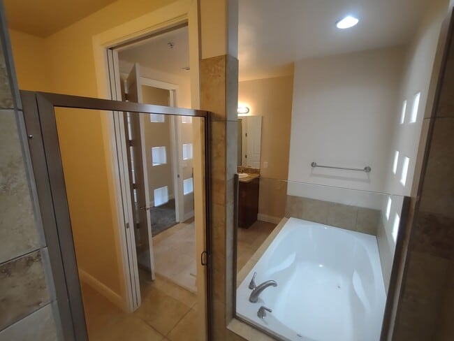 Building Photo - Desirable Black Rock Condo - Quite/Peaceful