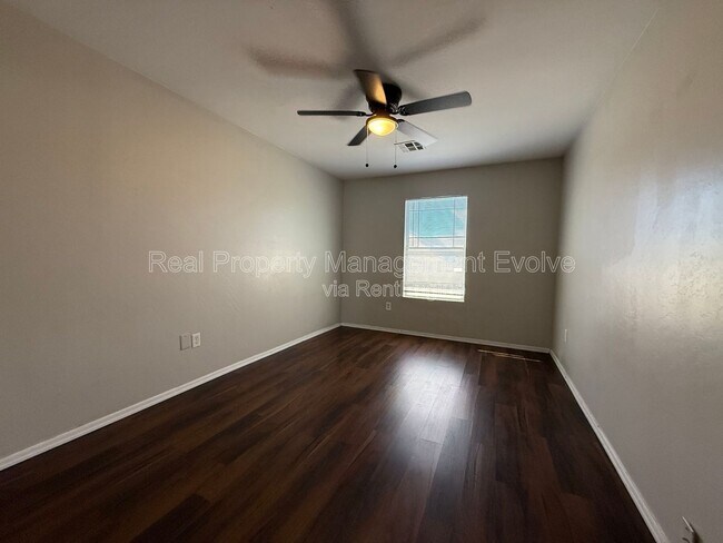 Building Photo - 3930 W Irwin Ave