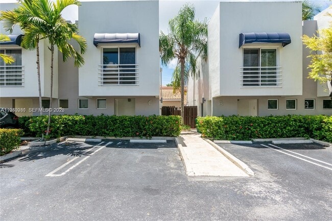 Building Photo - 2945 Bridgeport Ave