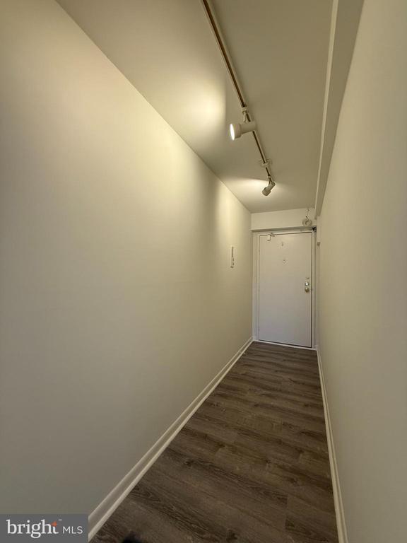 Building Photo - 5565 Columbia Pike