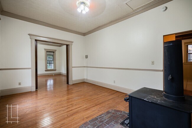 Building Photo - 836 Neil Ave
