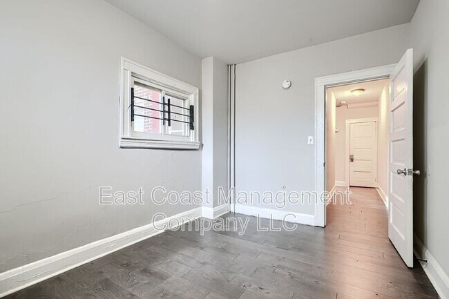 Building Photo - 425 N Highland Ave
