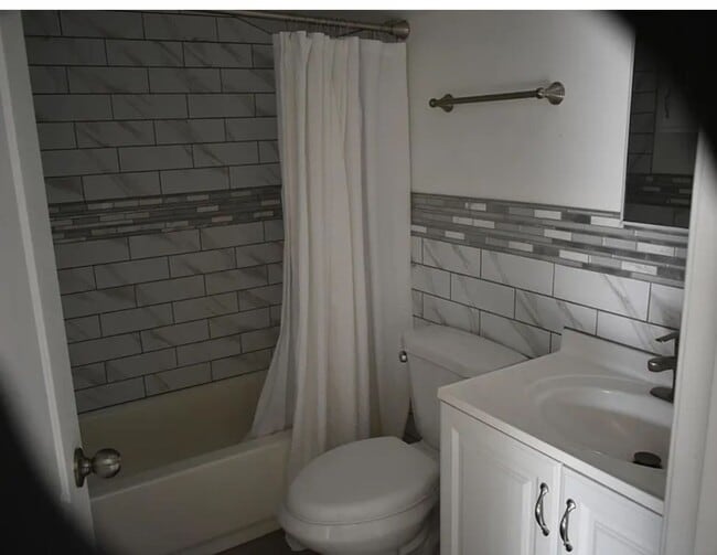 Building Photo - Granada Hills studio w/appliances + privat...