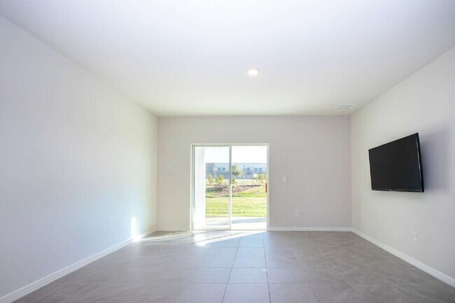 Building Photo - Spacious 5-Bed Retreat with Granite Elegance in Lakewood Ranch