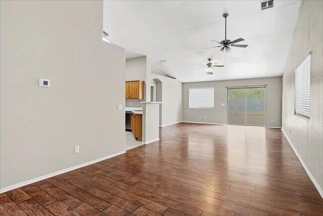 Building Photo - 907 W Roeser Rd