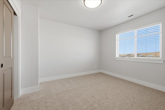 Building Photo - 6252 N Holly Spgs Ln