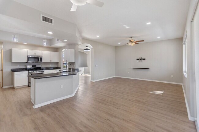 Building Photo - 29704 Eagle Station Dr