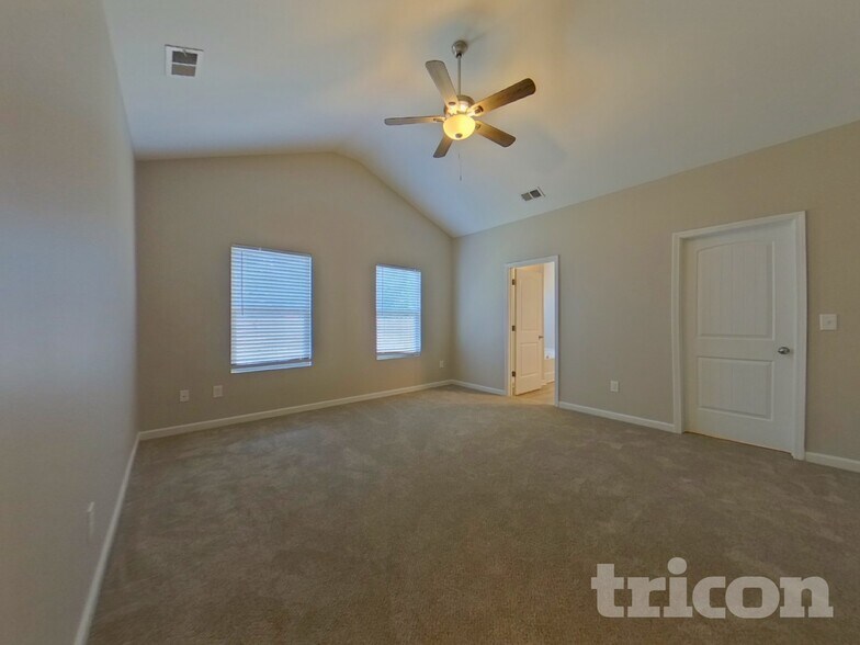 Building Photo - 216 Stone Creek Ct