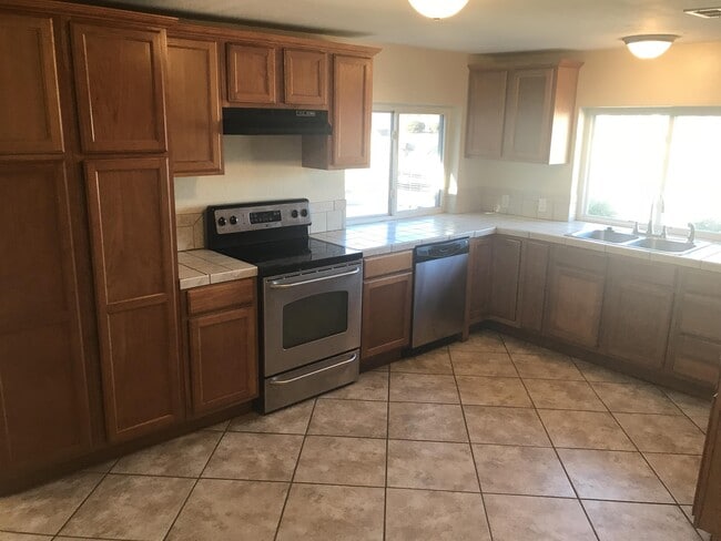 Building Photo - 223 E Independence St