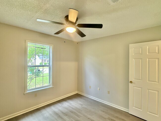 Building Photo - 334 Sawgrass Dr