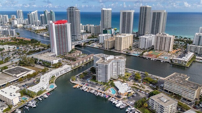 Building Photo - 100 Golden Isles Dr