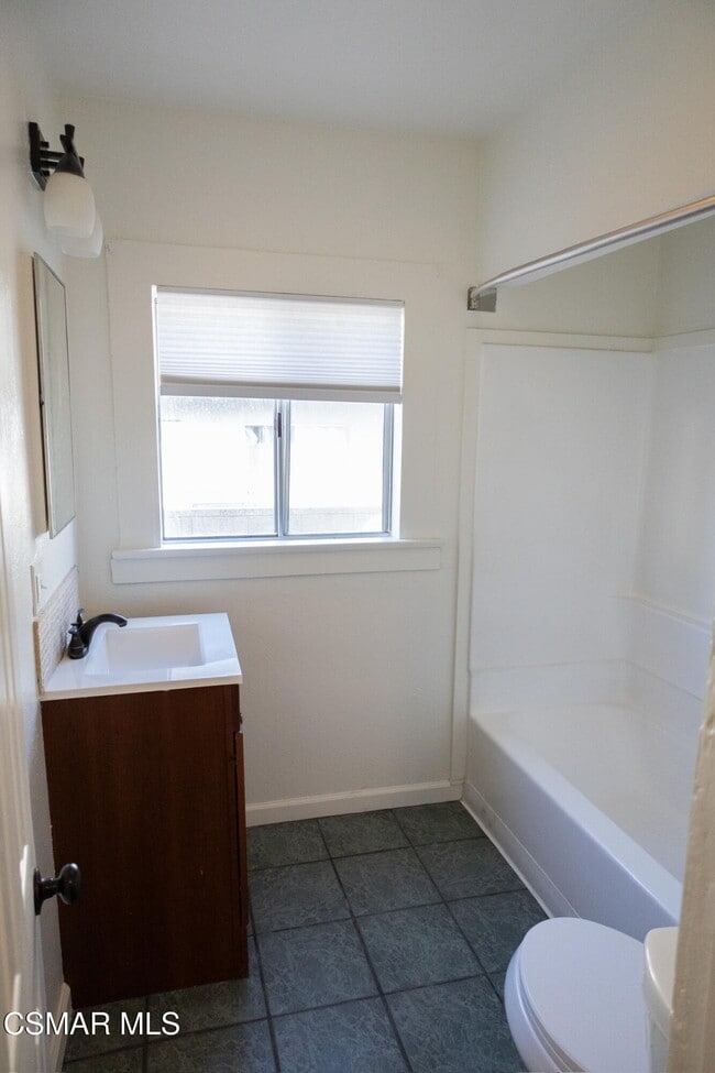 Building Photo - 1132 Mariposa Ave