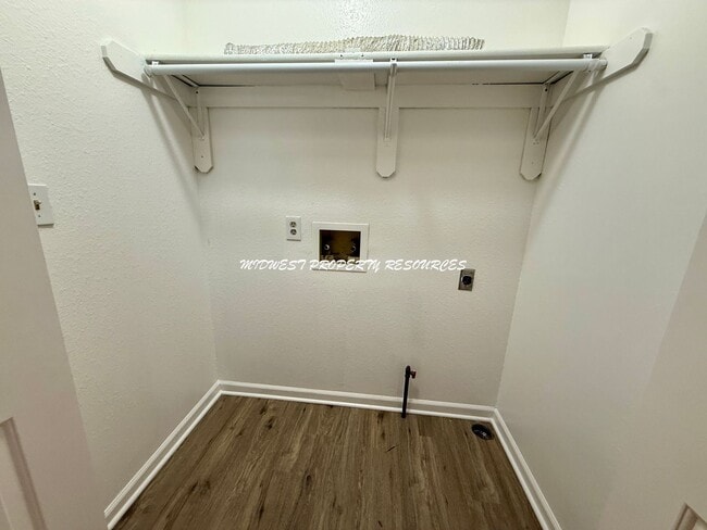 Building Photo - 2 Bedroom Duplex