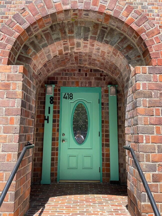 Building Photo - Recently remodeled 2/1 in Midtown!