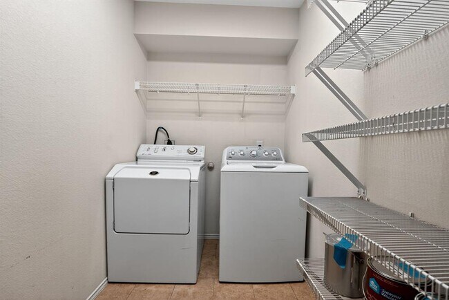 Building Photo - 1502 McDowell Bend