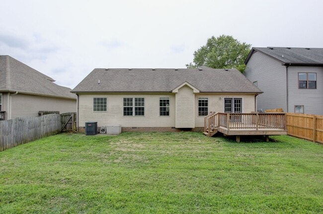 Building Photo - Sweet 3 bed 2 bath clost to post and I-24.