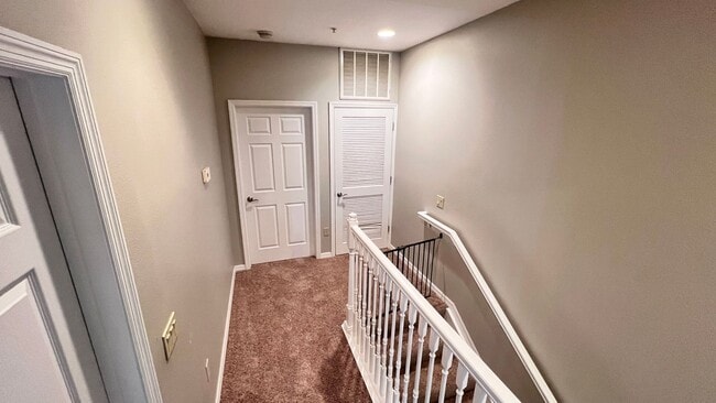 Building Photo - Beautiful 3/2 Townhouse Available !!