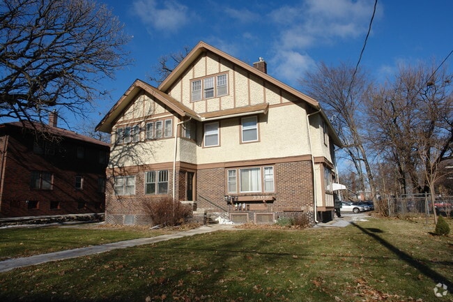 Building Photo - Bryn Mawr