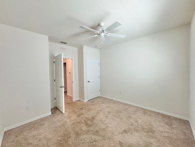 Building Photo - 632 Autumn Stream Dr