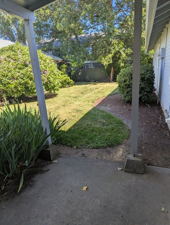 Building Photo - Albany Duplex