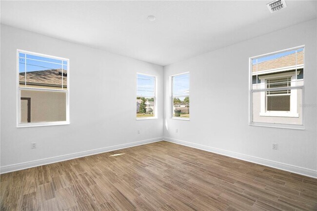 Building Photo - 930 57th Ave N