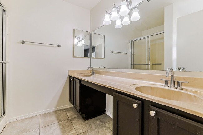 Building Photo - 8746 W McLellan Rd