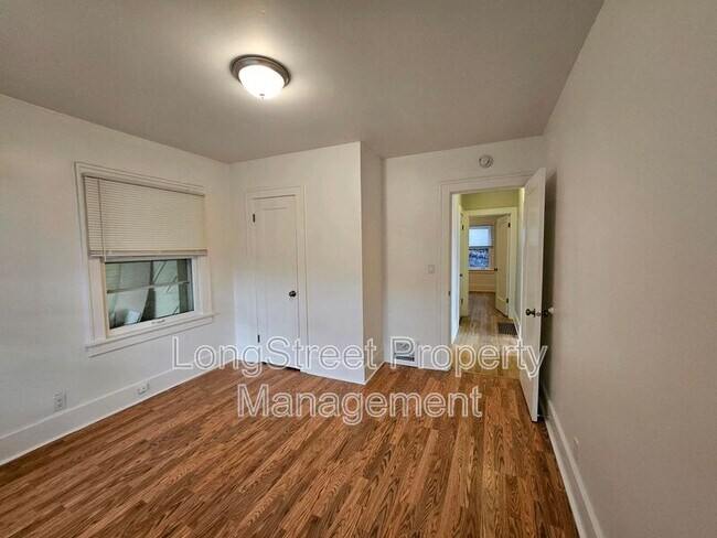 Building Photo - 801 SW Broadway Dr