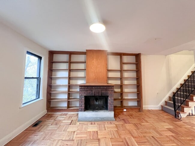 Building Photo - 419 S 17th St