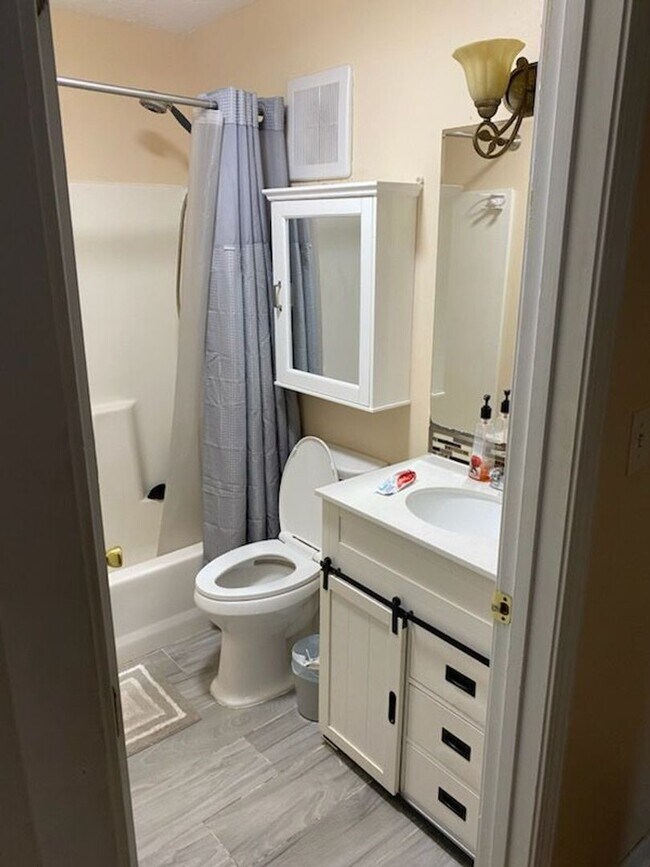 Building Photo - Renaissance II Condominiums: Available Fal...