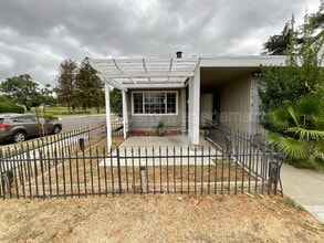 Building Photo - 3872 Tiverton Dr
