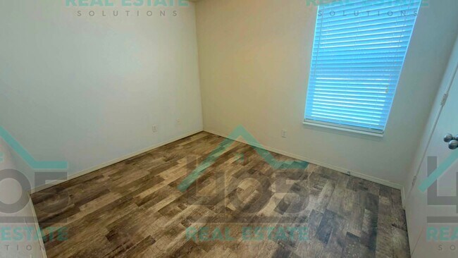 Building Photo - 10345 Aberdeen Dr