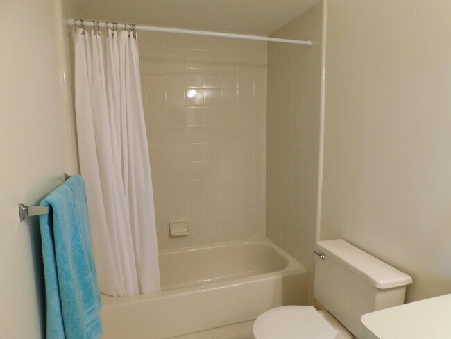 Building Photo - 490 Liberty Pointe Dr