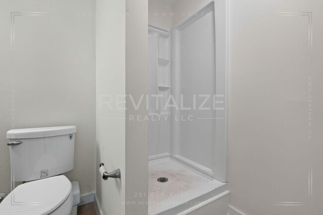 Building Photo - 2900 Lott Dr