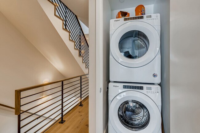 Building Photo - Contemporary Townhome with Rooftop Deck-Flatiron Views