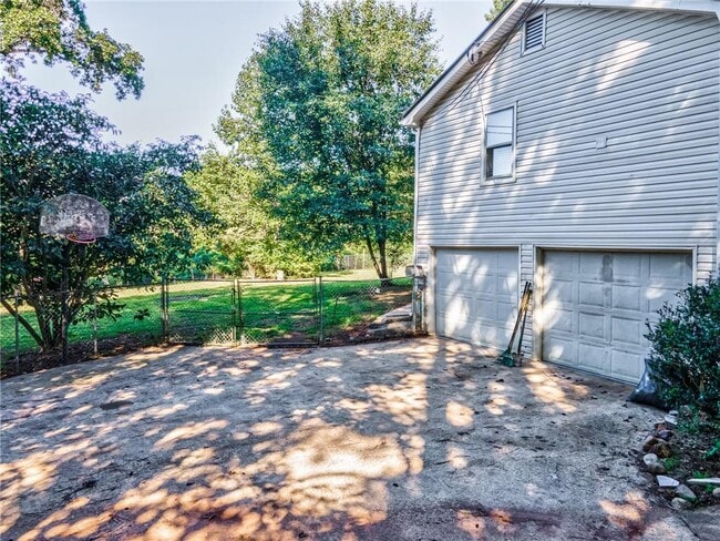 Building Photo - 216 Cedar Valley Ct