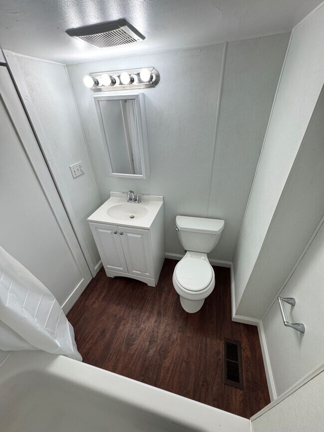 Building Photo - 2605 Walnut St