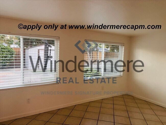 Building Photo - Charming 3 Bedroom Home with Bonus Room & ...